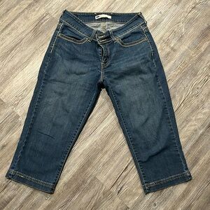 Low Rise Levi’s Capris